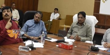 राज्य भर में भारी बारिश के बाद स्थिति की व्यापक समीक्षा और प्रशासन द्वारा किए गए बचाव और राहत उपायों पर गांधीनगर में एक उच्च स्तरीय बैठक आयोजित की गई।