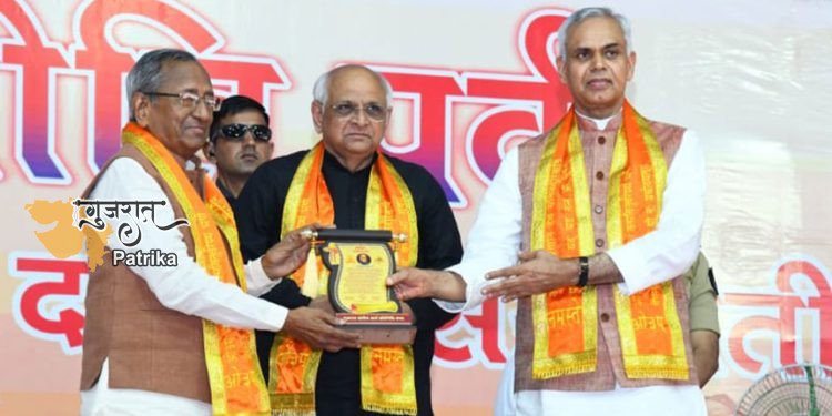 महर्षि दयानंद सरस्वती की 200वीं जयंती समारोह में मुख्यमंत्री की उपस्थिति