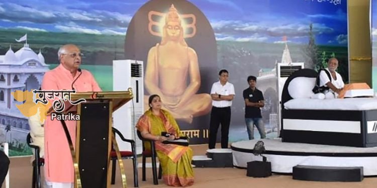 मुख्यमंत्री मोरबी में संत श्री मोरारी बापू द्वारा आयोजित मानस श्रद्धांजलि राम कथा श्रवण में शामिल हुए