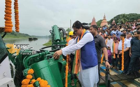 श्री शांतनु ठाकुर ने पश्चिम बंगाल में राष्ट्रीय जलमार्ग-44, इचामती नदी पर ड्रेजिंग कार्य का उद्घाटन किया