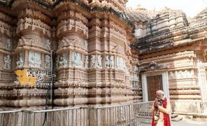 प्रधानमंत्री ने छत्तीसगढ़ के डोंगरगढ़ में मां बम्लेश्वरी की पूजा-अर्चना की