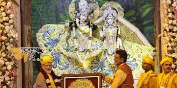 प्रधानमंत्री ने उत्तर प्रदेश के मथुरा में श्री कृष्ण जन्मभूमि मंदिर में दर्शन और पूजा-अर्चना की