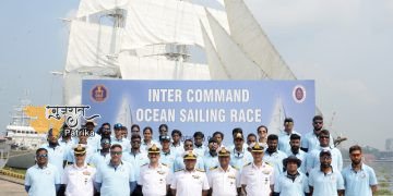 कोच्चि में भारतीय नौसेना अंतर कमान महासागर नौकायन दौड़ को हरी झंडी दिखाकर रवाना किया गया