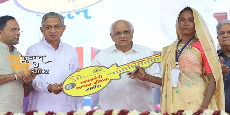 गुजरात के मुख्यमंत्री ने अरावली जिले में कुल 274 करोड़ रुपये की विकास परियोजनाएं समर्पित कीं