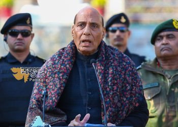 रक्षा मंत्री ने जम्मू-कश्मीर के सीमावर्ती क्षेत्रों का दौरा किया, नियंत्रण रेखा पर सुरक्षा स्थिति की समीक्षा की