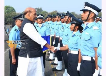 रक्षा मंत्री ने वायु सेना अकादमी, डंडीगल में संयुक्त स्नातक परेड की समीक्षा की