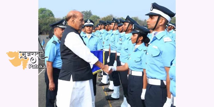 रक्षा मंत्री ने वायु सेना अकादमी, डंडीगल में संयुक्त स्नातक परेड की समीक्षा की