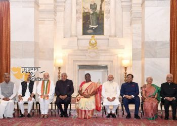 भारत के राष्ट्रपति भारत रत्न प्रदान करते हैं