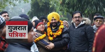 जितेंद्र सिंह शंटी ने पदयात्रा करके बिहारी कॉलोनी के लोगों से मुलाकात की।